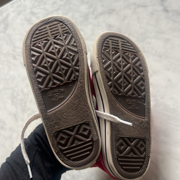 Converse size 10 kids shoes - Picture 6 of 6